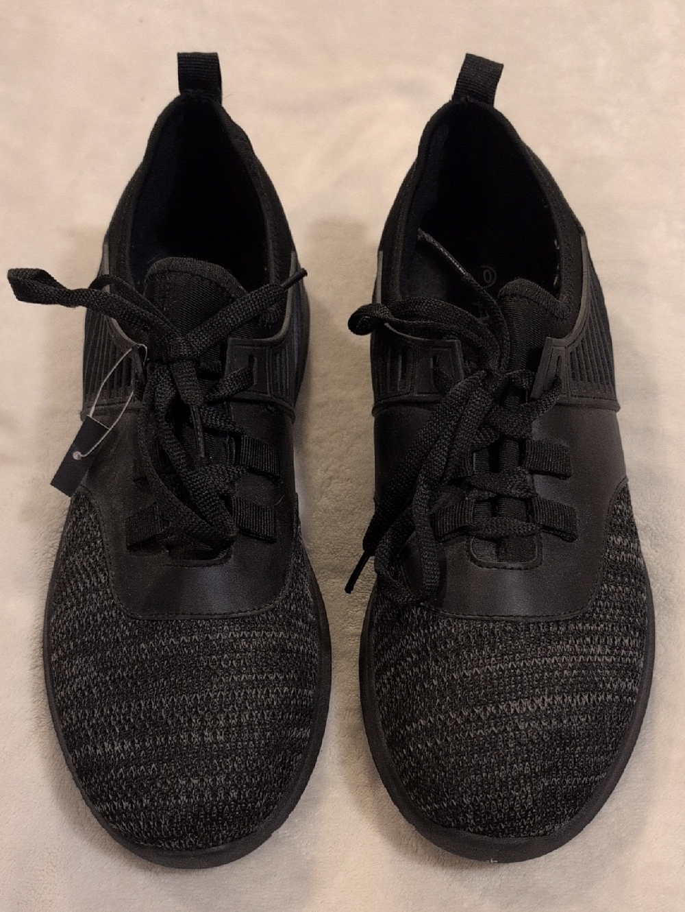 NWT Zone Pro Black Athletic Sneakers Men’s Size 10